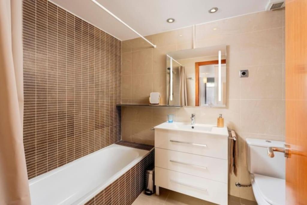 Acogedor Apartamento Cerca Del Casco Antiguo Gerona Buitenkant foto